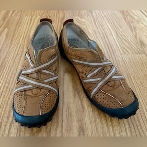 Privo by Clark’s women’s leather slip on sneakers brown size 6.5M